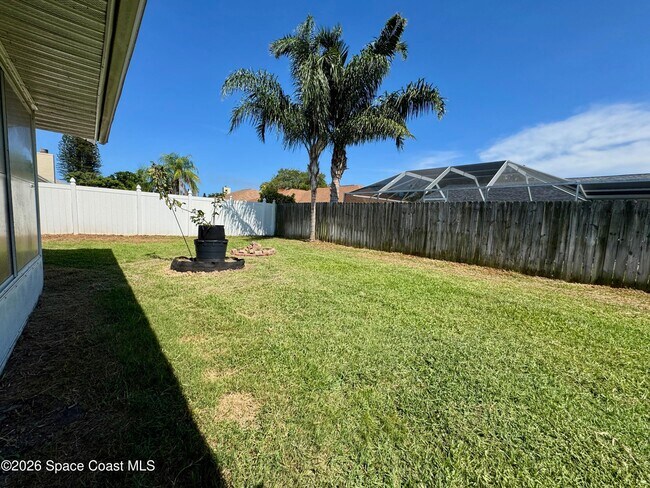 Building Photo - 2065 Thistle Dr