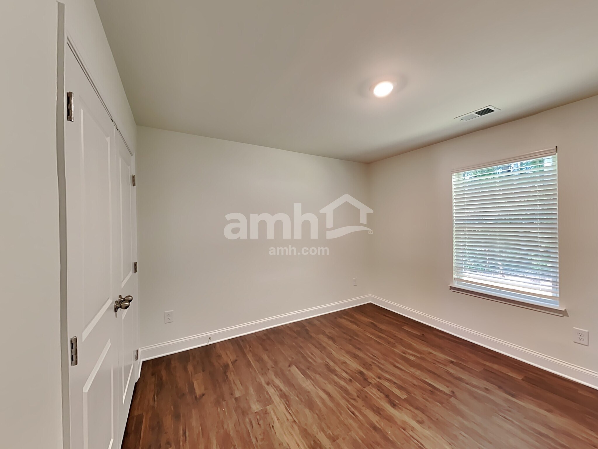 Building Photo - 2062 Windsor Park Ave