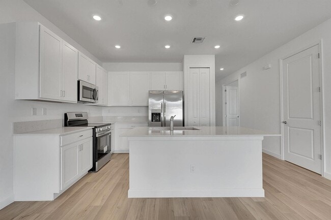 Building Photo - 6436 Seabright Ter