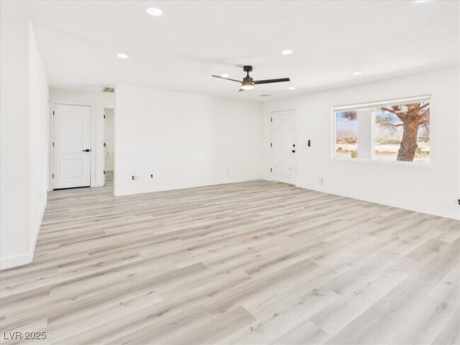 Building Photo - 5610 N Linda St