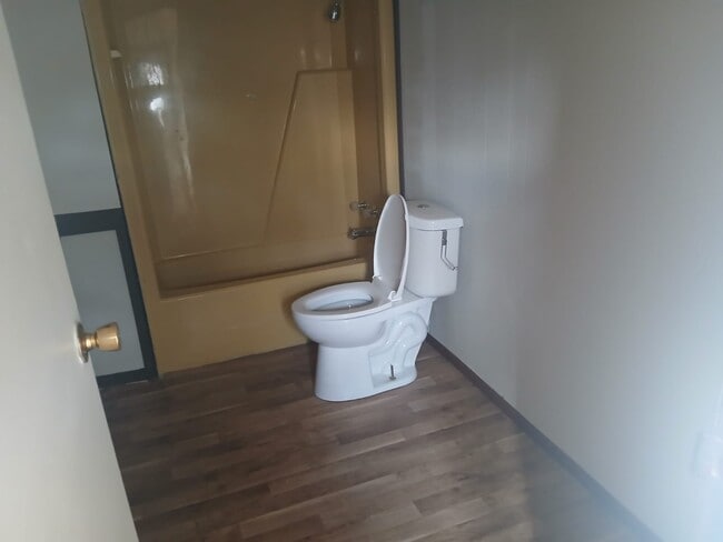 Building Photo - 11 Camelot Dr