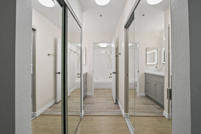 Building Photo - Beautiful 2-Bedroom, 2-Bath Condo in Prime Fullerton Location