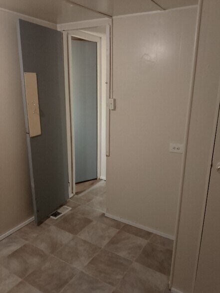 Building Photo - 675 7th St