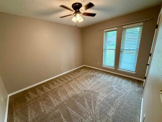 Building Photo - 4410 York St