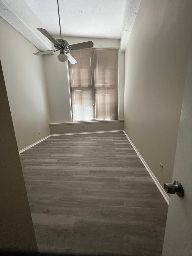 SMALLER BEDROOM OFF HALLWAY - 333 Julia St