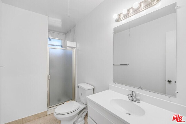 Building Photo - 1812 N Gramercy Pl