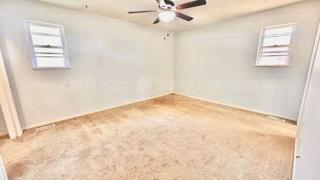 Building Photo - 12109 Camelot Dr