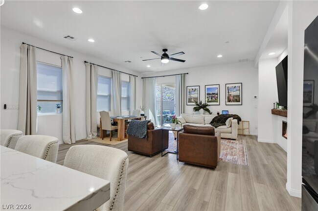 Building Photo - 111 Ibiza Lk Dr