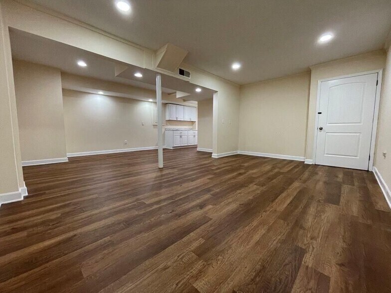 Building Photo - 2106 Pawnee Dr SE