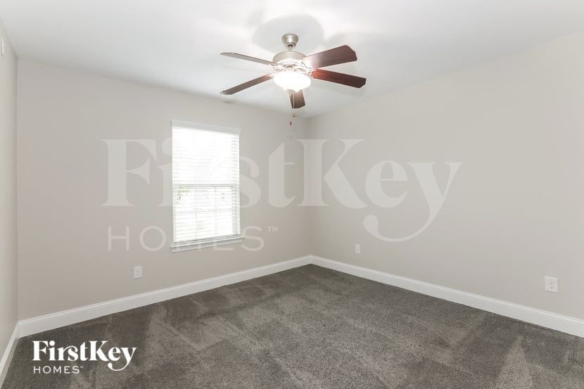 Building Photo - 2115 Farmdale Ct NE