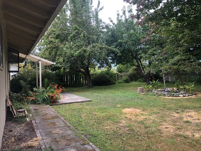 Building Photo - Arcata 3 Bedroom 1 Bath House