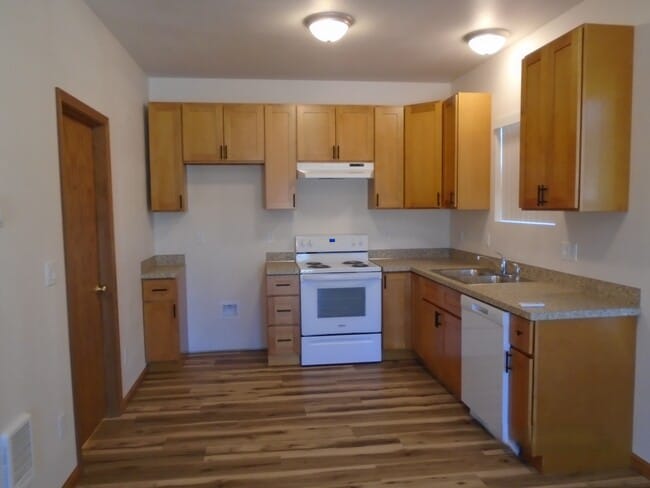 Building Photo - 632 N 4th St