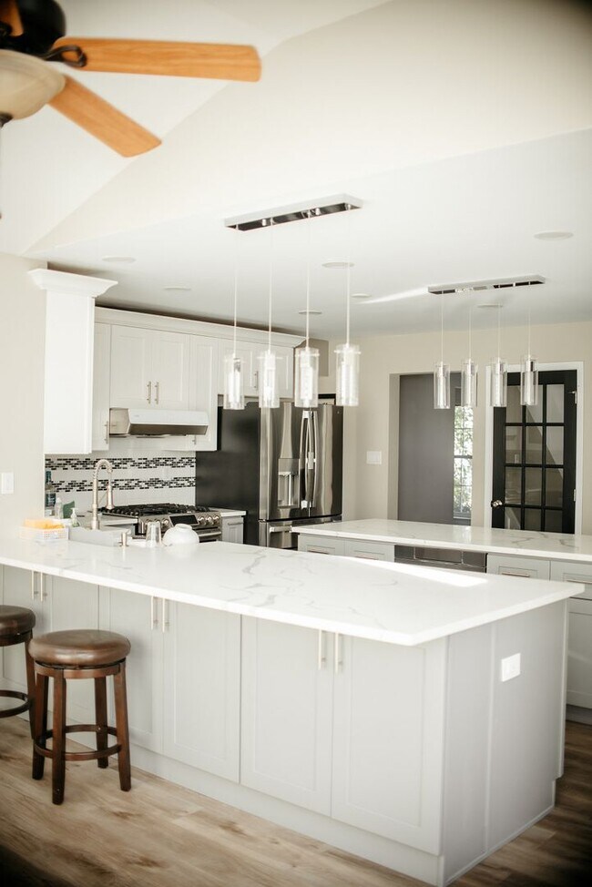 Building Photo - 20 Limestone Ln