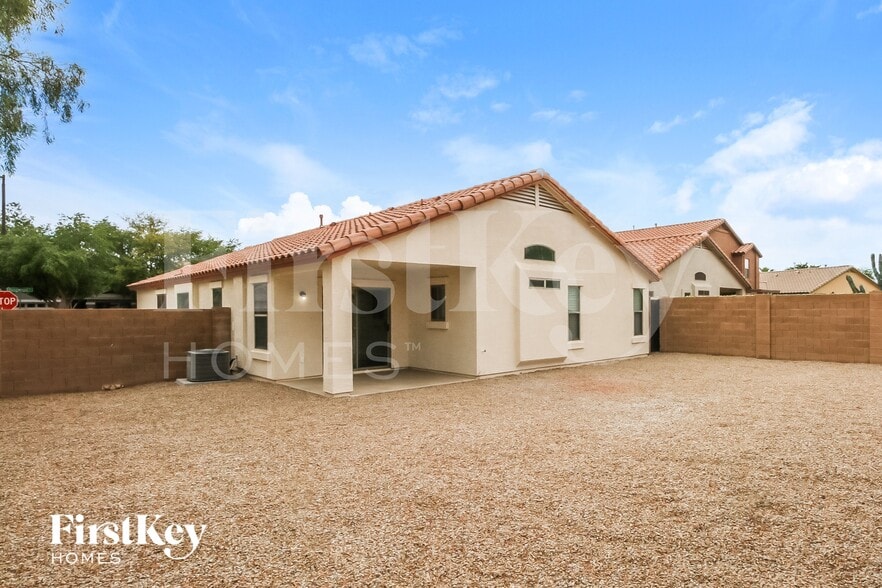 Building Photo - 29271 N Rosewood Dr