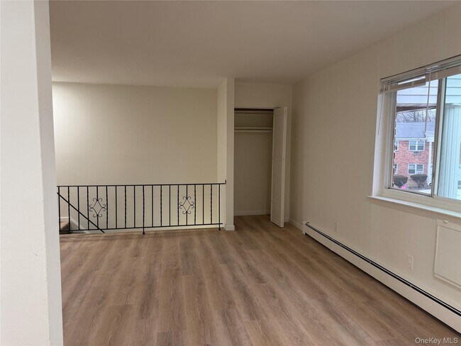 Building Photo - 2 Colonial Dr