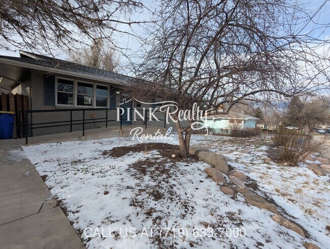 Building Photo - 2545 Lelaray St