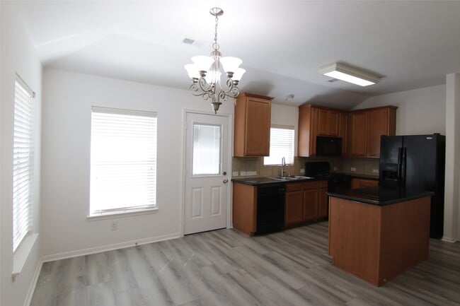 Building Photo - 25118 Hazel Ranch Dr