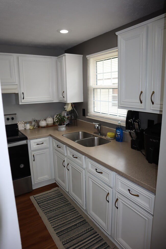 Building Photo - 7344 San Bonita Dr