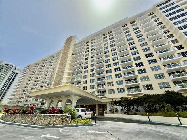 Building Photo - 5600 Collins Ave