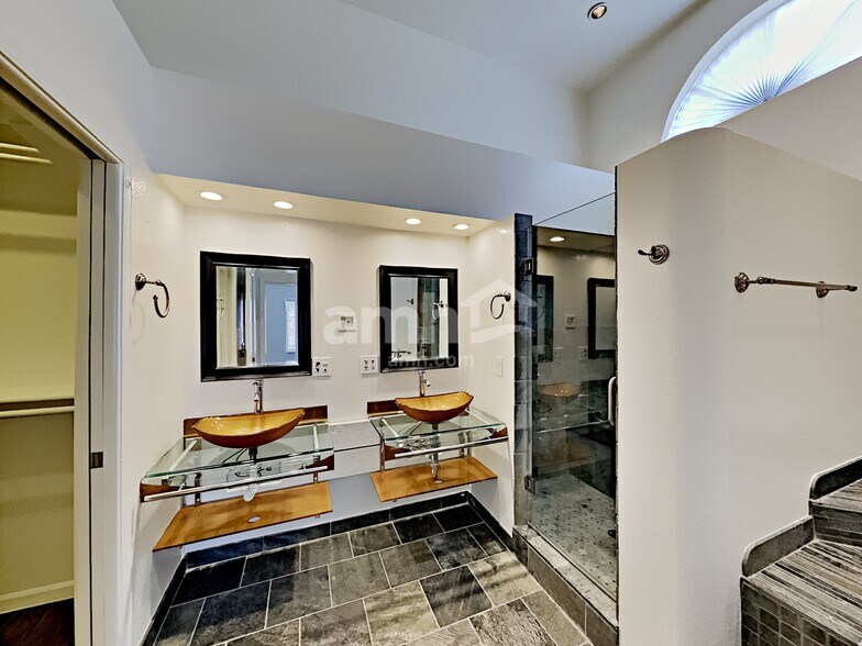 Building Photo - 11106 E Becker Ln