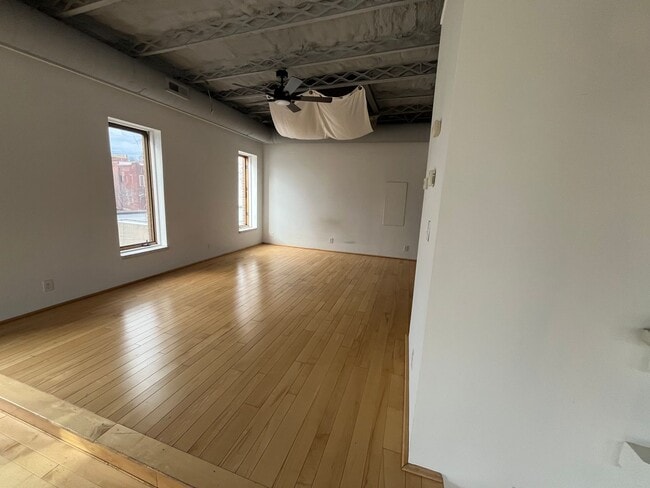 Building Photo - 10 E Broadway