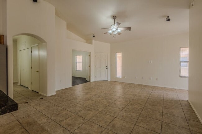 Building Photo - Rancho Sahuarita