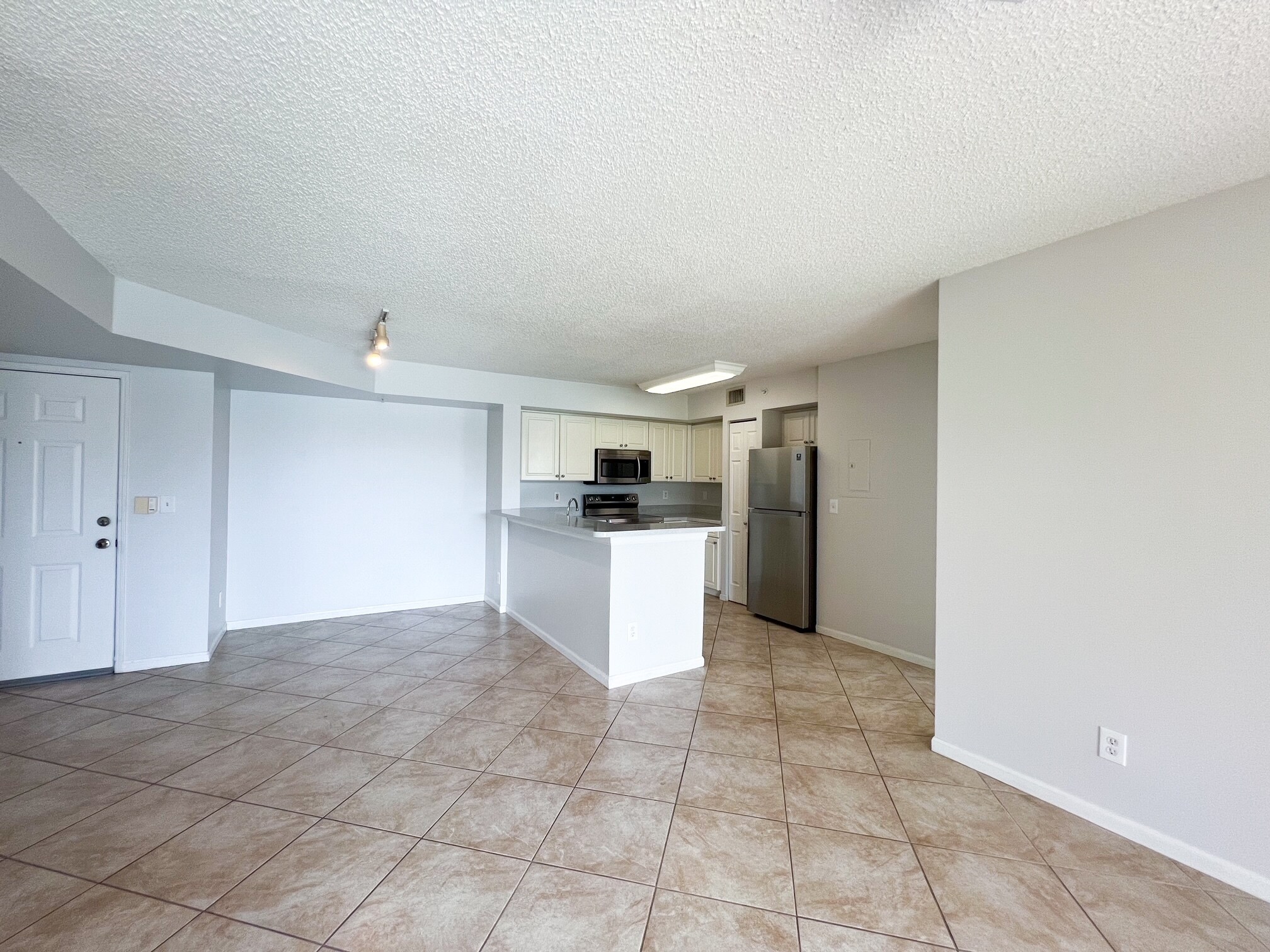 Building Photo - 1265 Wildwood Lakes Blvd
