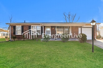 Building Photo - 1310 Petite Dr