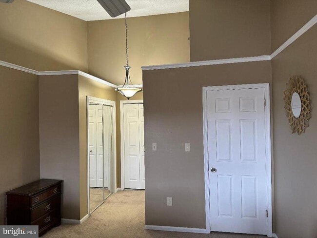 Building Photo - 18 E Countryside Dr