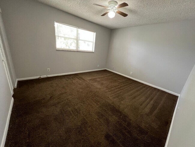 Building Photo - Spacious 2 Bedroom in Inverrary