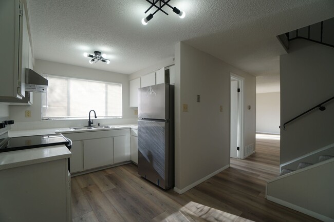 Building Photo - 6727 Dale Rd