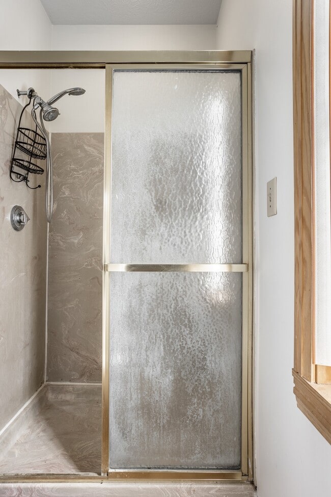 Building Photo - 9628 Summerlakes Dr