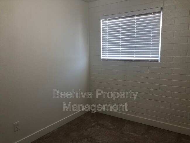 Building Photo - 2530 E Atlanta Ave