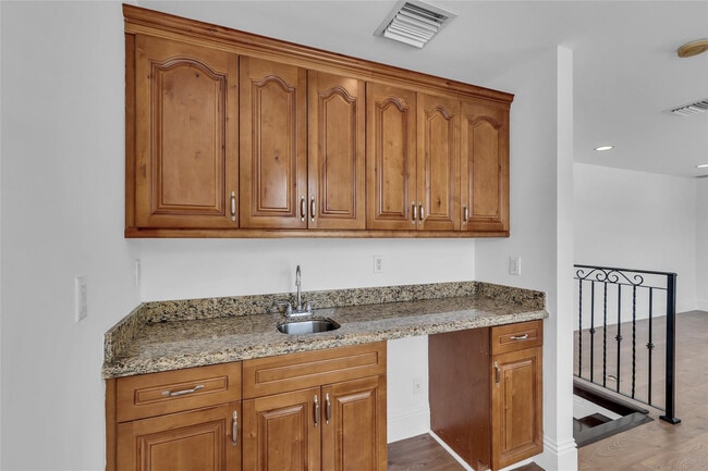 Building Photo - 416 SW 11th St