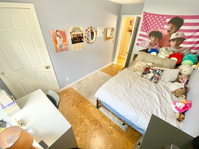 Building Photo - 3 Bedroom Home Colchester Available 8/15th!