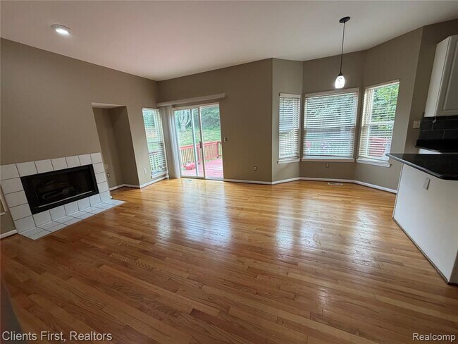 Building Photo - 35285 Pennington Dr