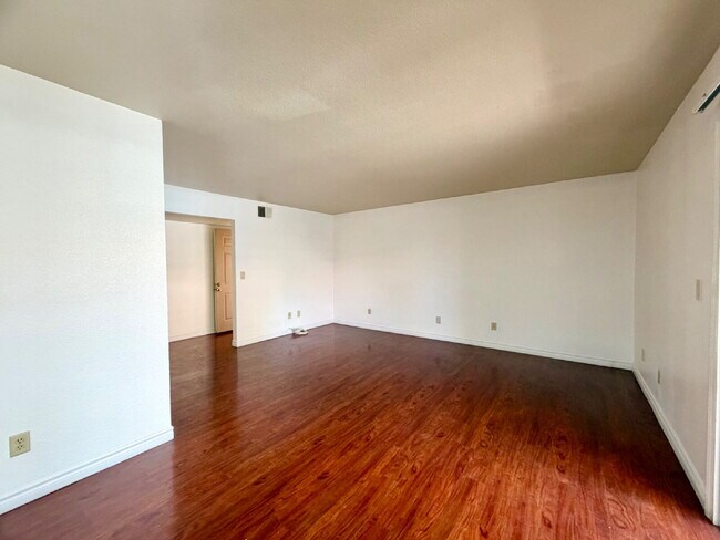 Building Photo - LAS VEGAS GUARD-GATED CONDO FOR RENT | 2 BEDROOM DOWNSTAIRS UNIT | BELLA VITA COMMUNITY