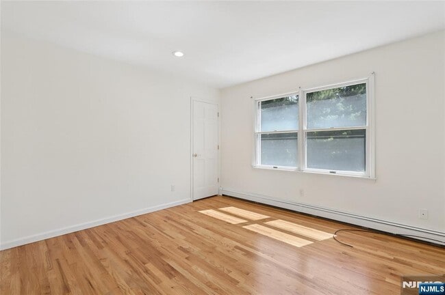 Building Photo - 2 W Saddle River Rd