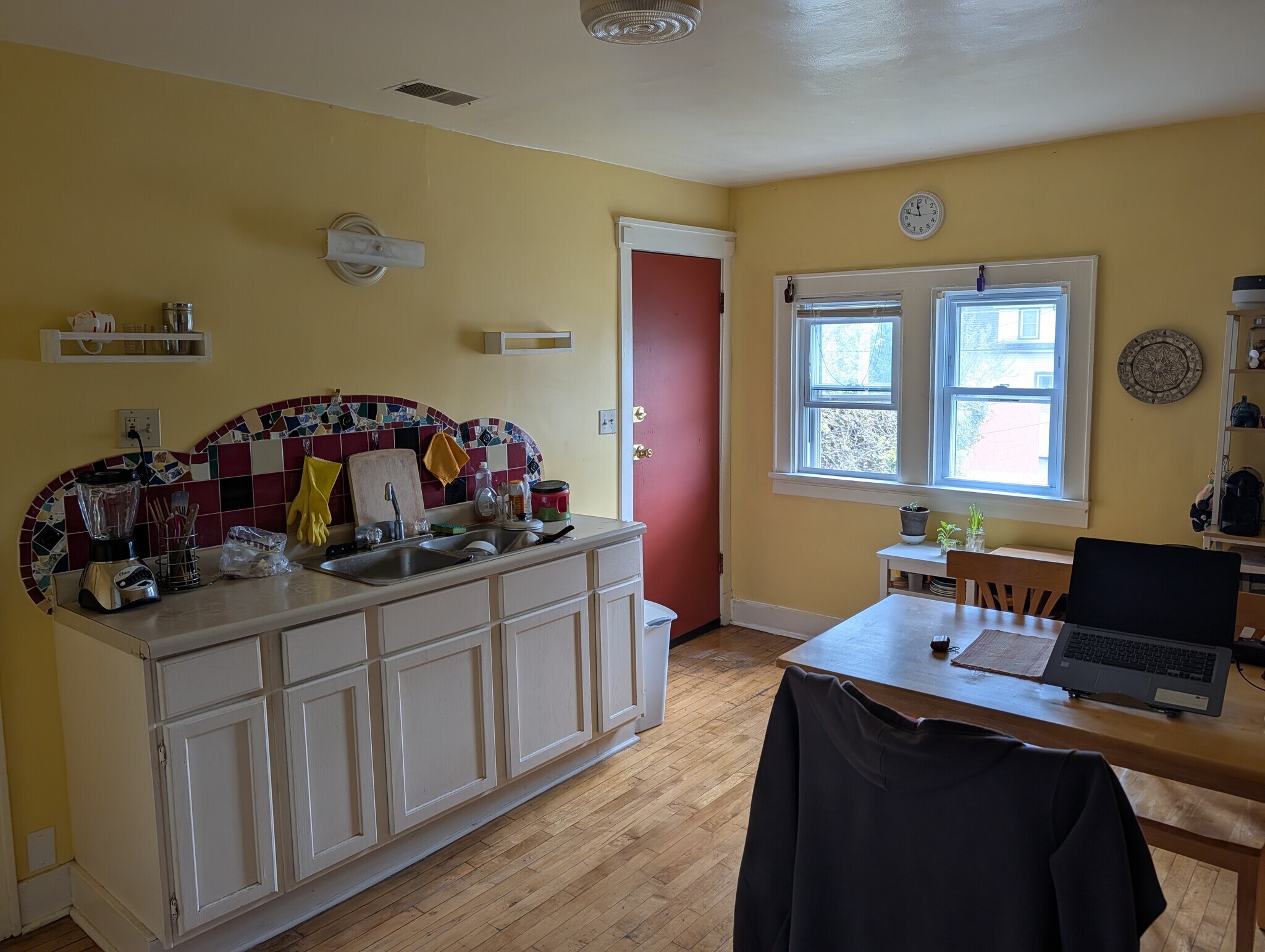Kitchen - 517 E Burleigh St