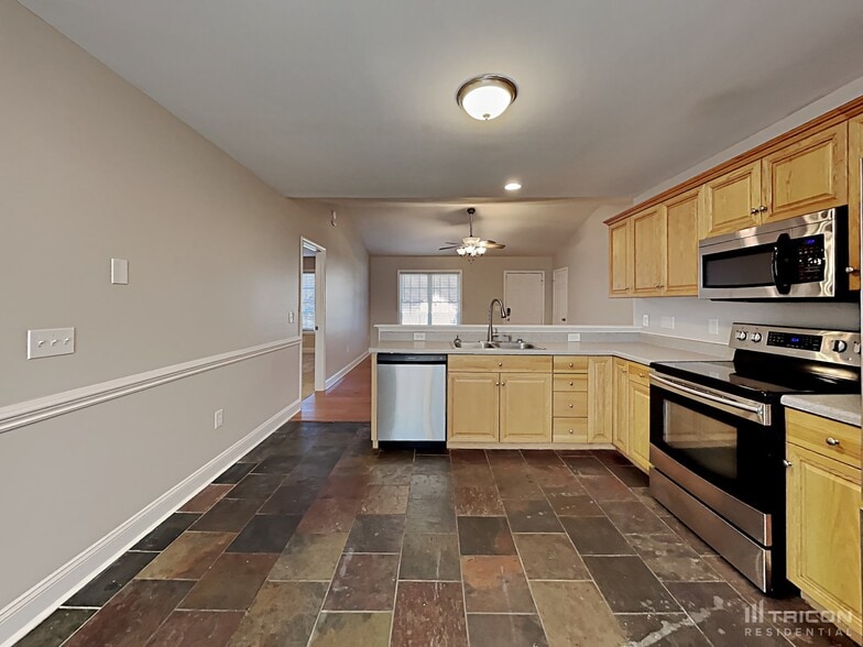 Building Photo - 661 Beavers Cove Ln NW