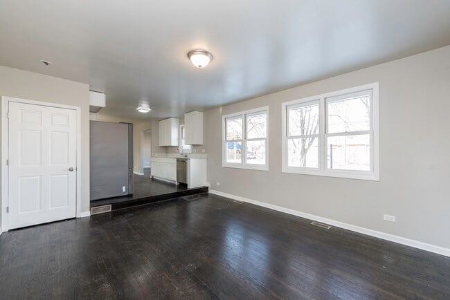 Building Photo - 821 12th St