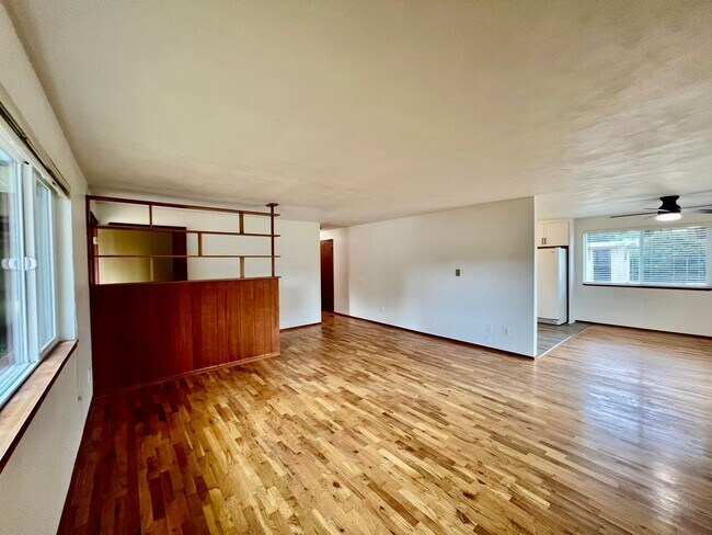 Building Photo - Updated 3BD w/ Outbuildings & Shop - Water included