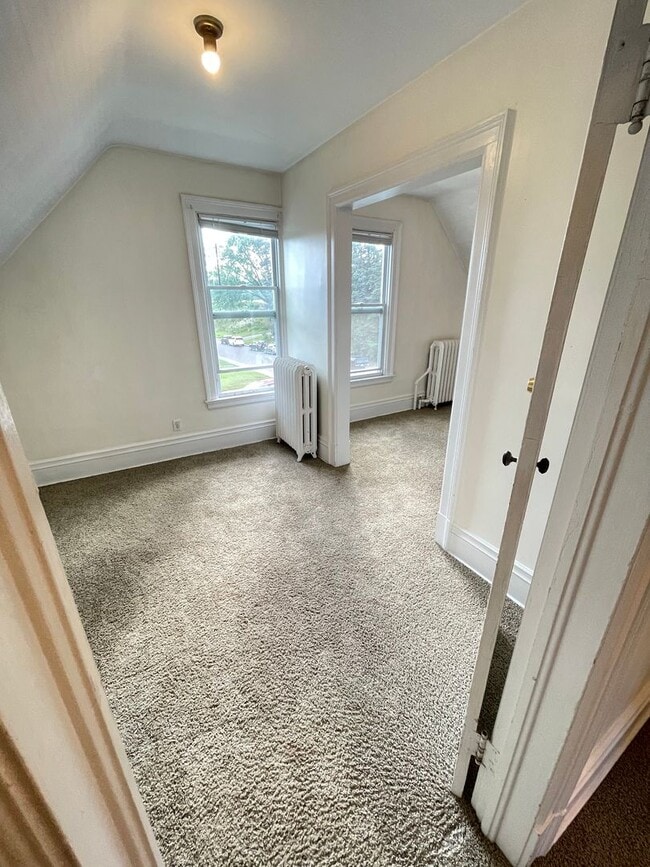 Building Photo - AVAILABLE NOW! FOR A DECEMBER 1ST MOVE IN - 4 Bedroom 1 Bath Home!