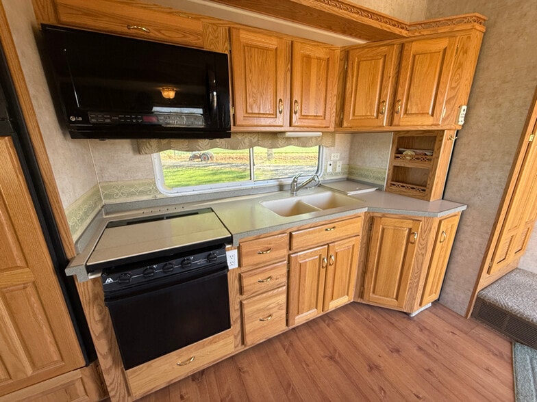 Building Photo - 911-924 24 Rd