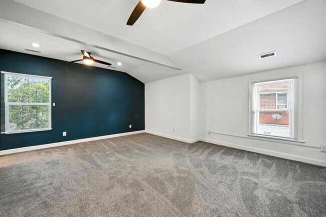 Building Photo - 931 Kenton Ave