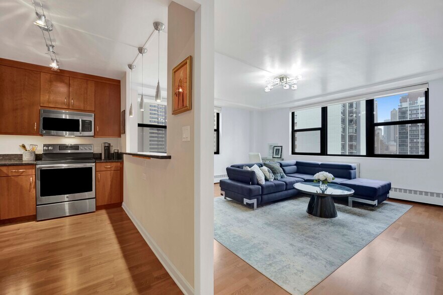 Building Photo - 1445 N State Pkwy