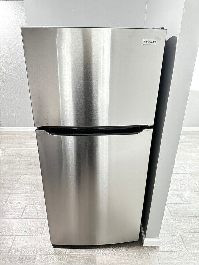 New stainless refrigerator - 149 Marina Way S
