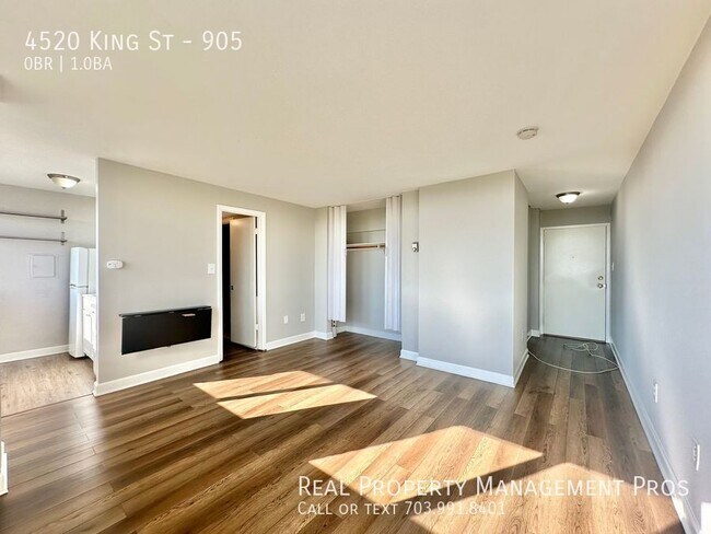 Building Photo - 4520 King St