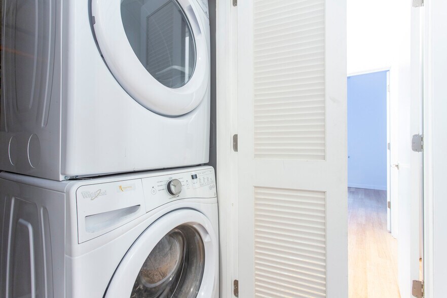 Building Photo - 1519 Ogden St