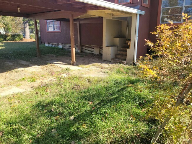 Building Photo - 642 W 75th St